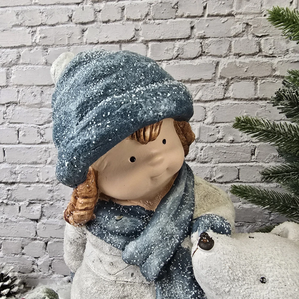 Figurka zimního dítěte- holka s medvídkem, 35 cm