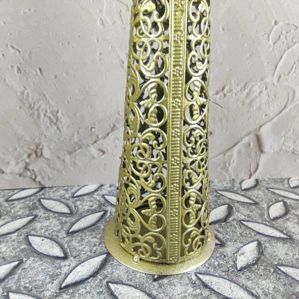 Plechový anděl se srdcem dole- zlatý s patinou, 39 cm