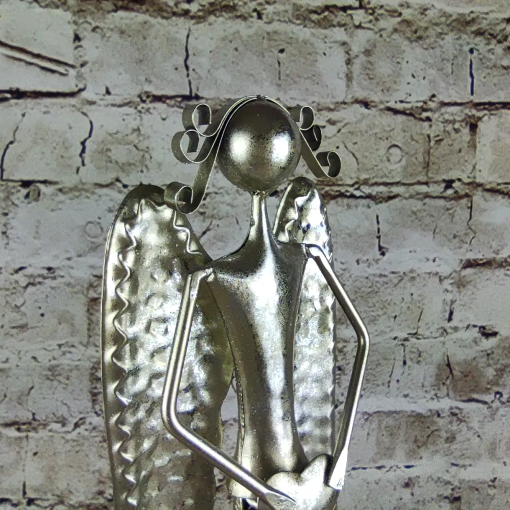 Kovový anděl se srdcem dole- champagne s patinou, 55 cm II. JAKOST