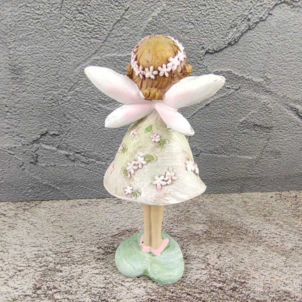 Stojící květinová víla v zelených šatech- 14 cm