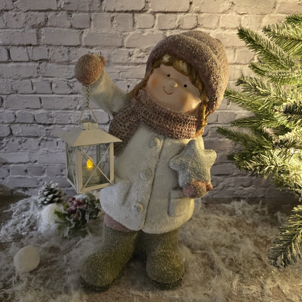 Zimní figurka dítěte- holka v bílém kabátku s lucernou- 38 cm II. JAKOST