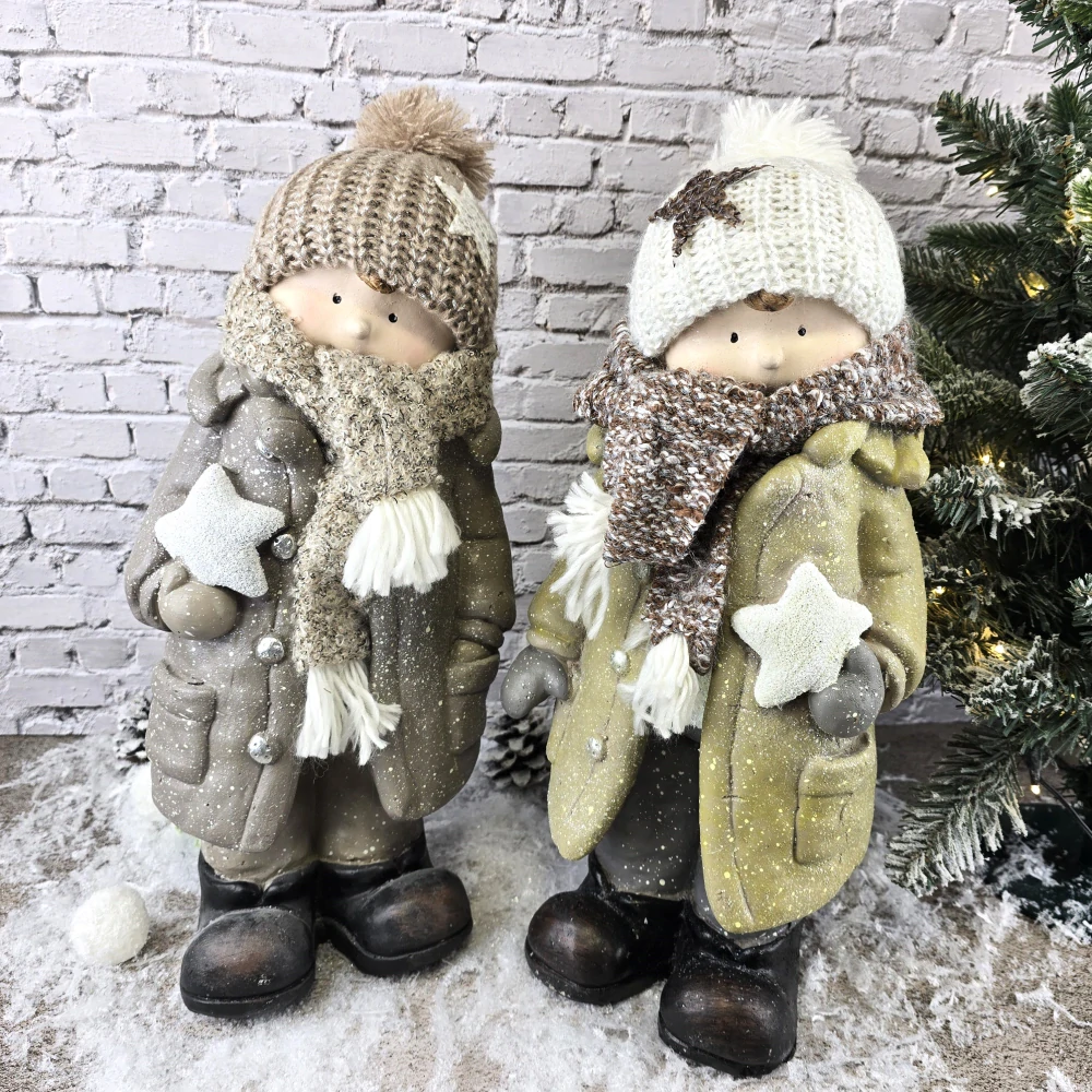 Vánoční figurka- zimní kluk v hnědém kabátku držící hvězdu- 45 cm II. JAKOST