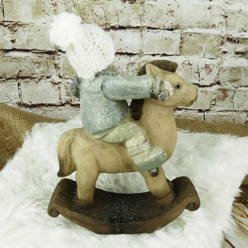 Zimní figurka- chlapeček na houpacím koni, 23 cm