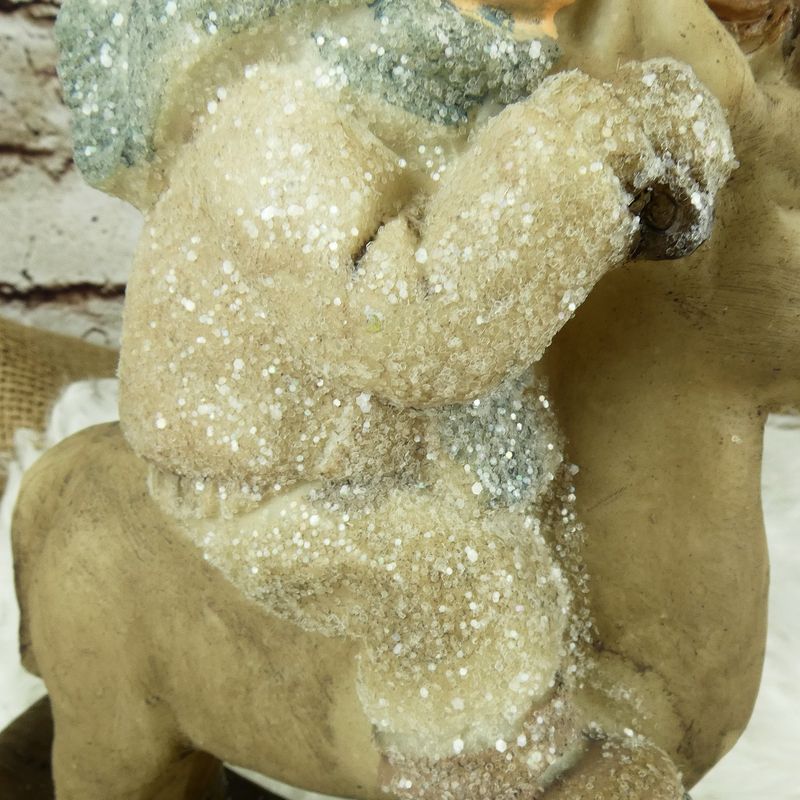 Zimní figurka- holčička na houpacím koni, 23 cm
