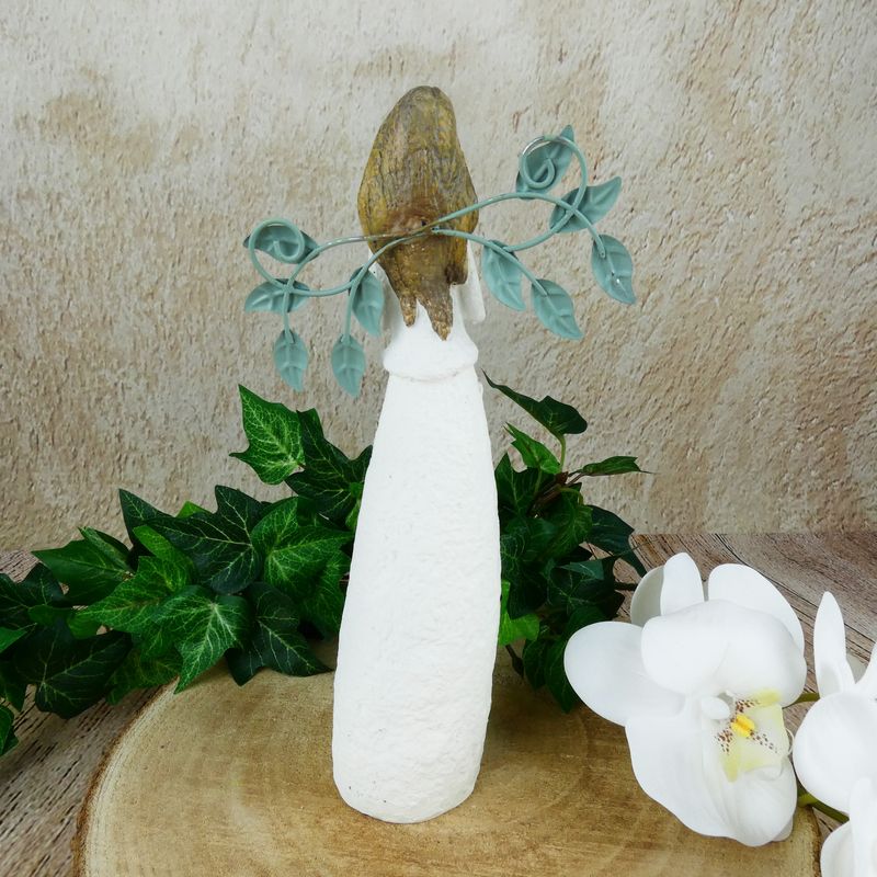Víla s plechovými křídly držící ptáčka- 24 cm