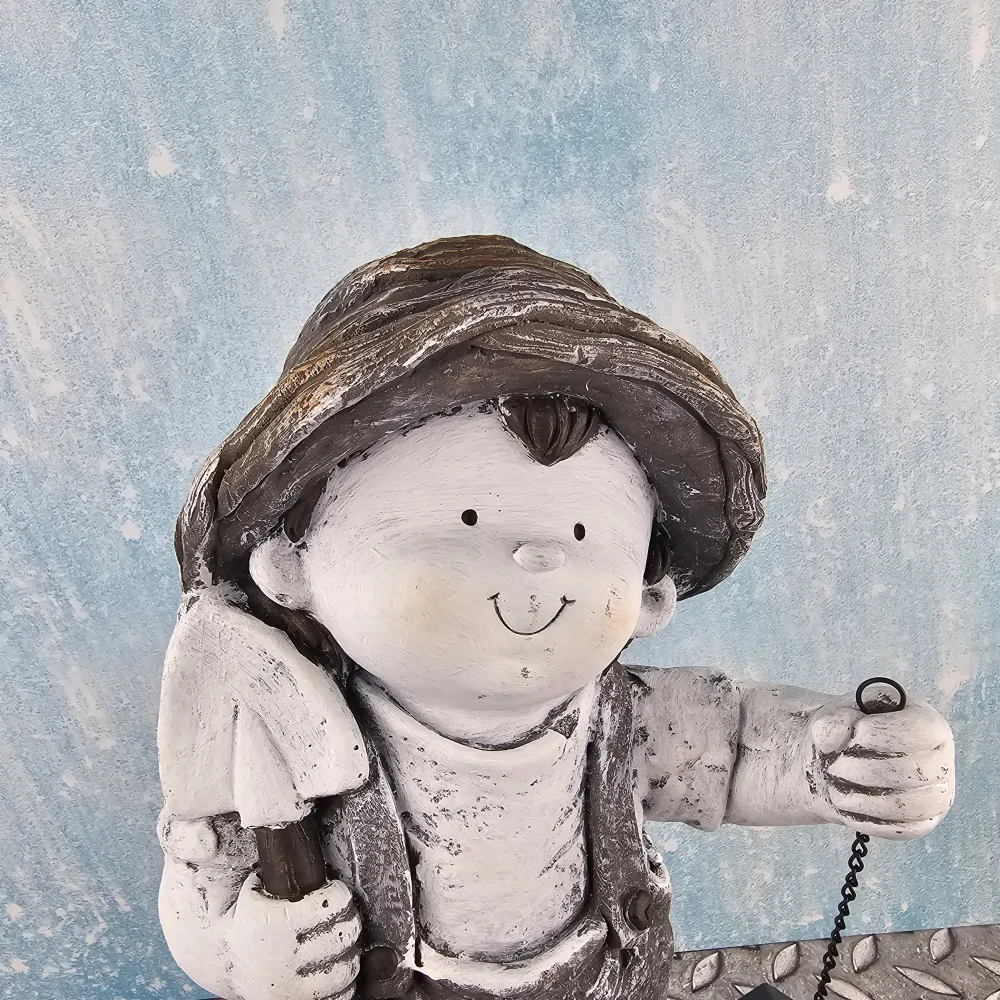 Figurka dítěte s lucerničkou- kluk, 43 cm