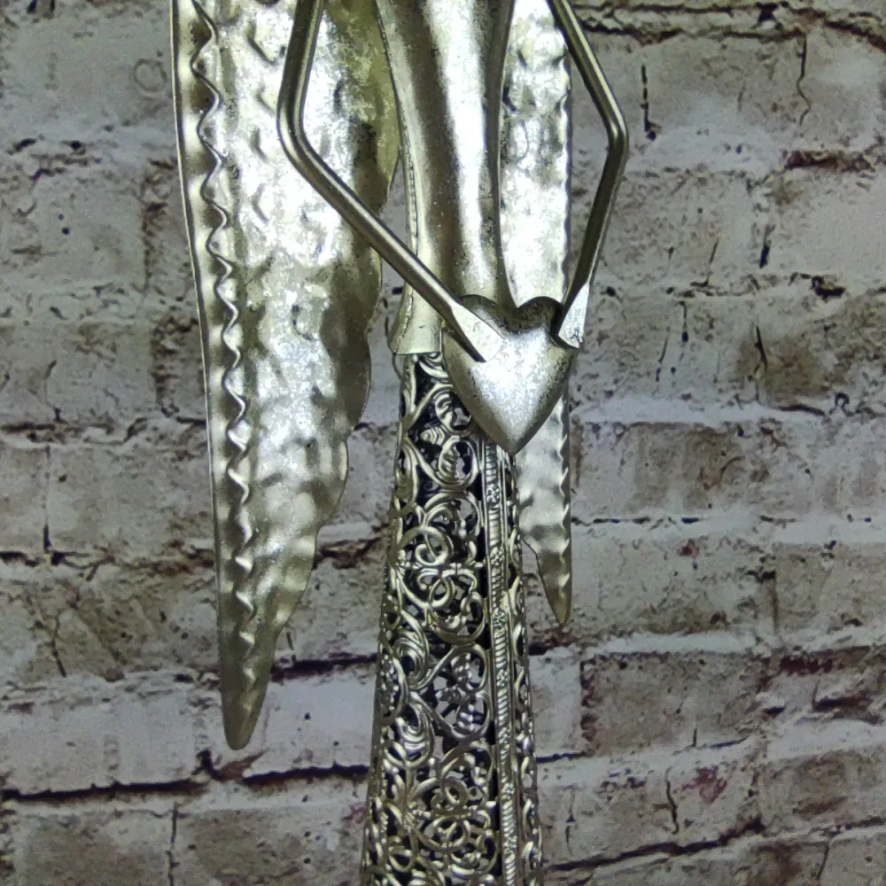 Kovový anděl se srdcem dole- champagne s patinou, 55 cm