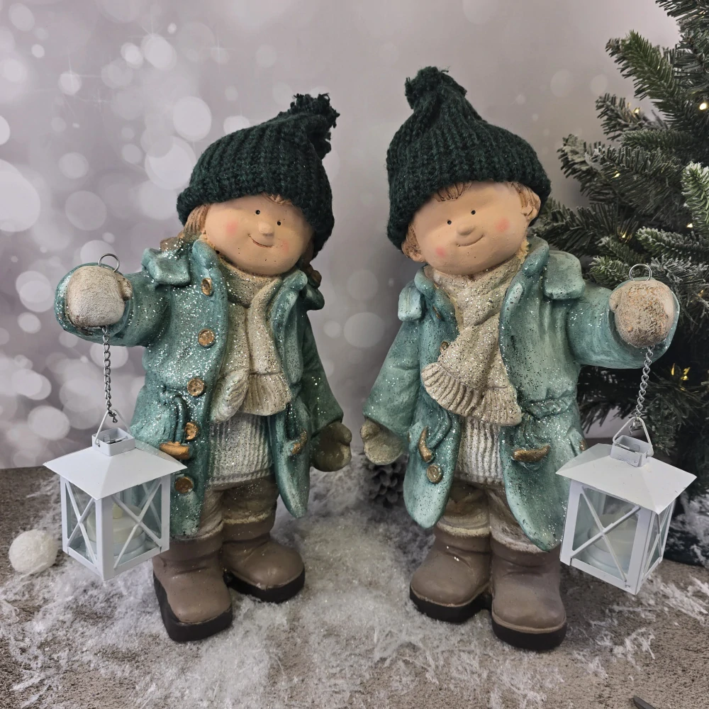 Vánoční figurka dítěte- kluk v zeleném kabátku s lucernou- 38 cm