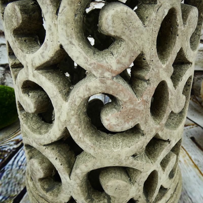 Betonová lucerna s ptáčkem- 29 cm