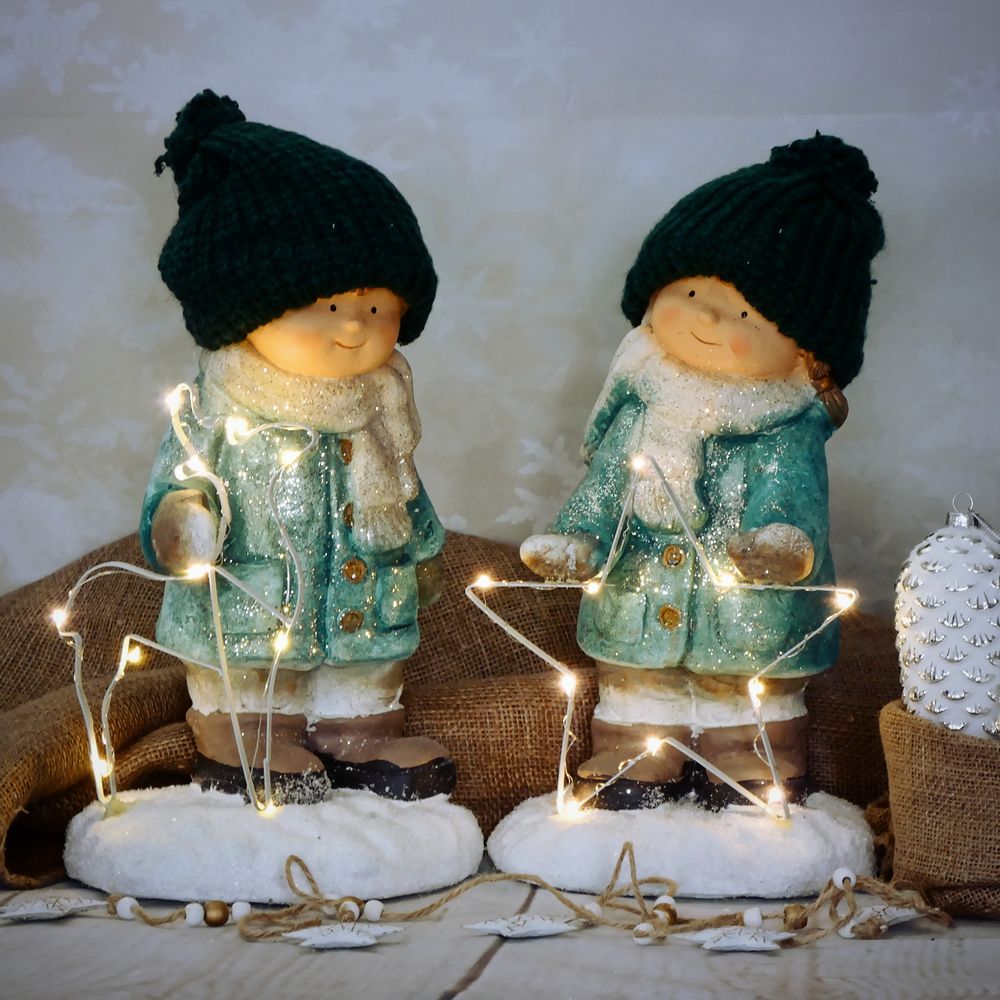 Zimní figurka dítěte- holčička v zeleném kabátku s LED hvězdou, 39 cm