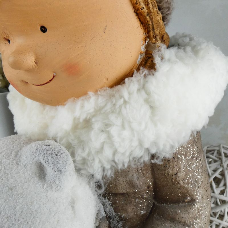 Vánoční figurka dítěte- velká holka v hnědém třpytivém kabátku s medvědem, 42 cm
