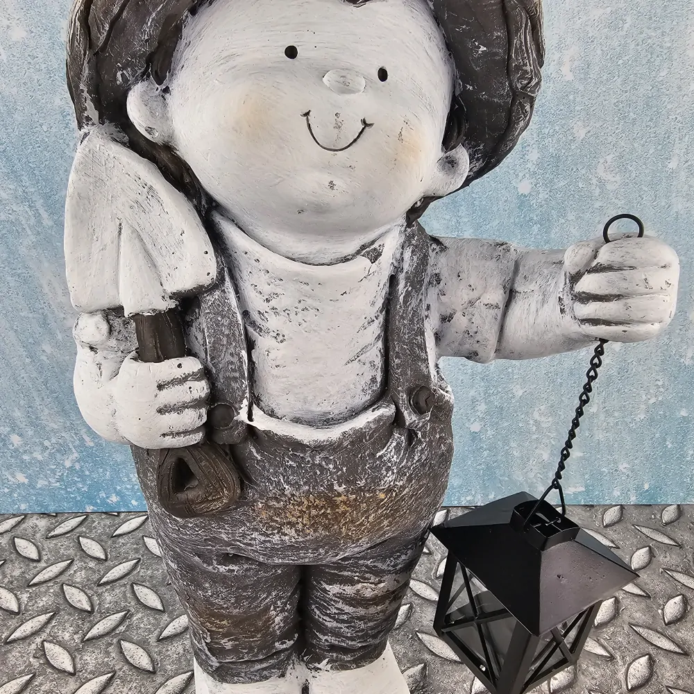 Figurka dítěte s lucerničkou- kluk, 43 cm