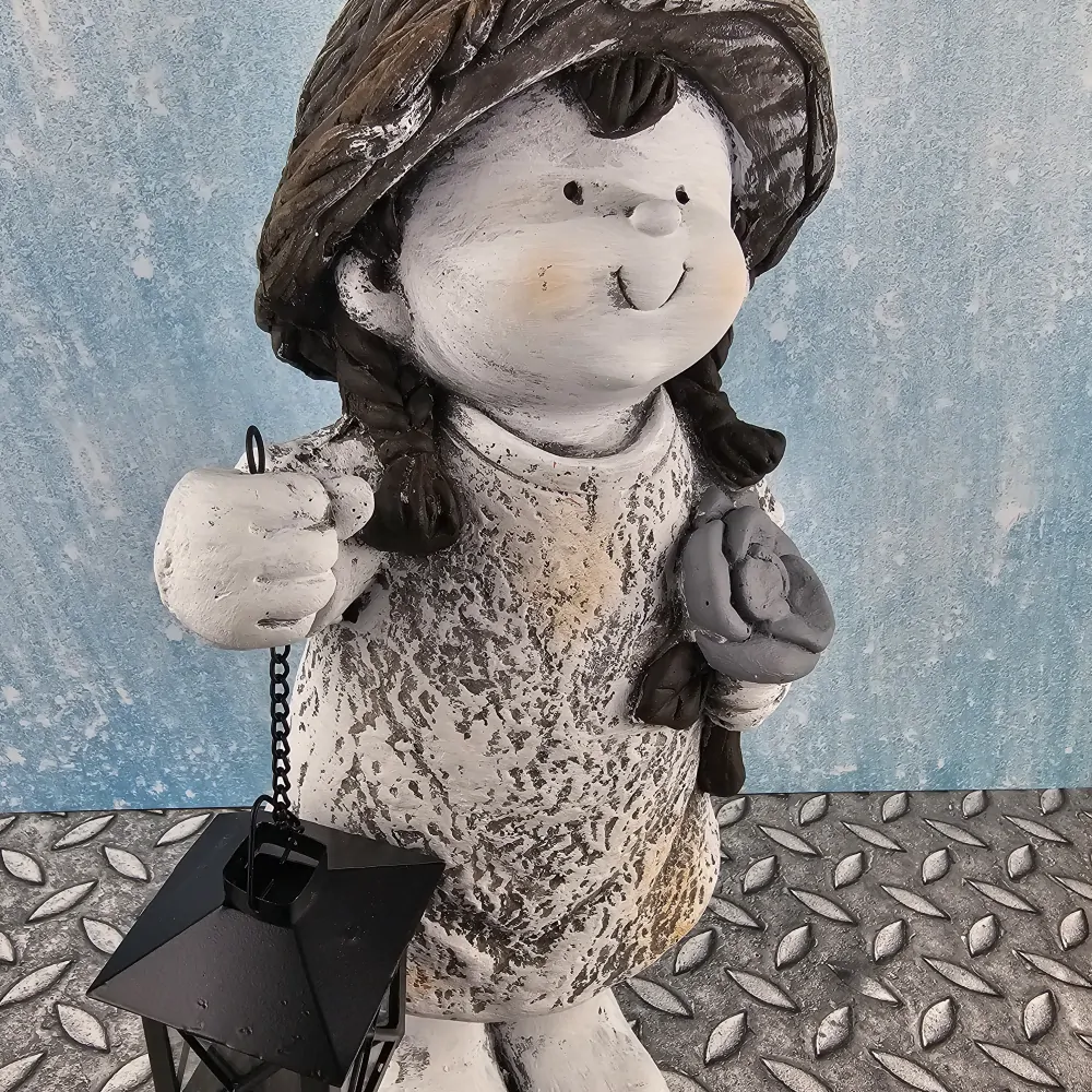 Figurka dítěte s lucerničkou- holka, 43 cm