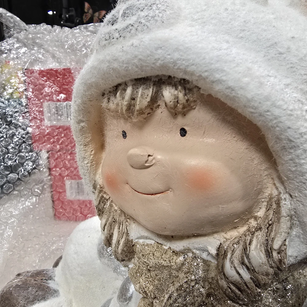 Zimní figurka holčičky v medvědím oblečku a medvídka- výška 26 cm II. JAKOST