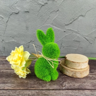 Zelený dekorační zajíc z umělé trávy- 12,5 cm