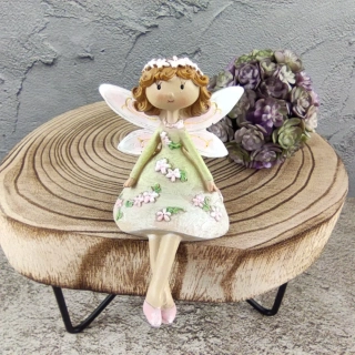 Sedící květinová víla v zelených šatech- 11 cm