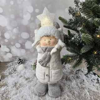 Figurka zimního dítěte s LED hvězdou- 38 cm